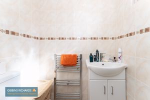 En-suite- click for photo gallery